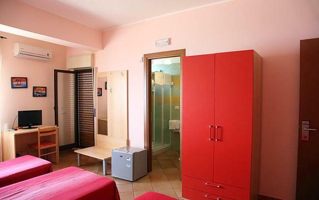 Splash'S Rooms Spadafora Luaran gambar